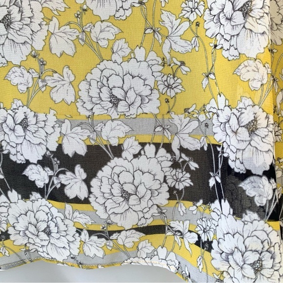 CABI Floral Tunic blouse in Small. Soft yellow and‎ gray that fades to d… - Picture 7 of 12